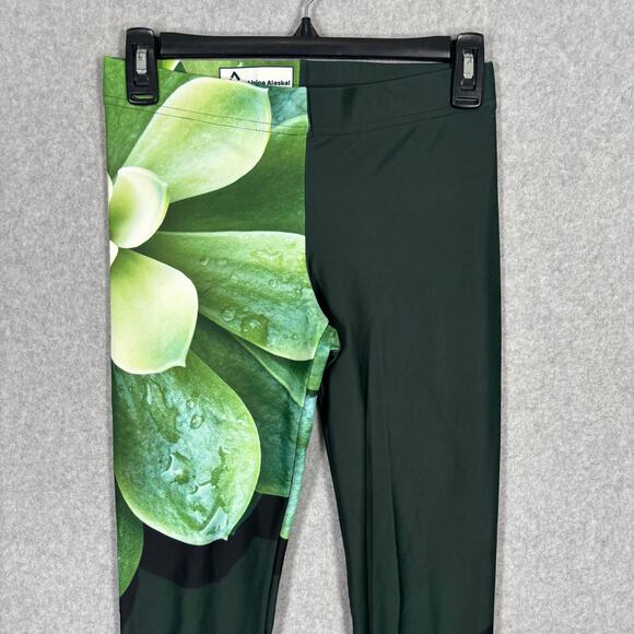 57 Peaks Leggings Small Green‎ Succulent Yoga Performance 7/8 Soft Butter $98 - Picture 2 of 9